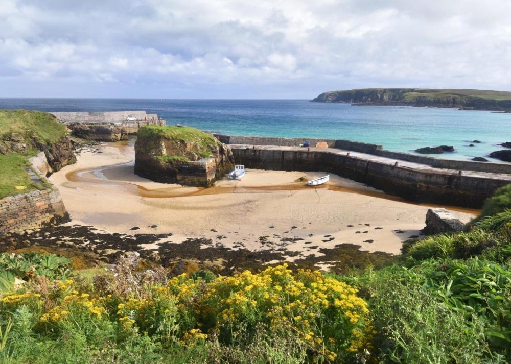 Road End Cottage Port of Ness Экстерьер фото